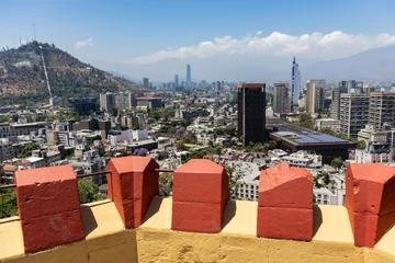 Papier Peint photo autocollant Cerro Torre Vista da cidade de Santiago, Chile, a partir da torre do Castillo Hidalgo, no Cerro Santa Lucia, no centro da cidade em dia ensolarado