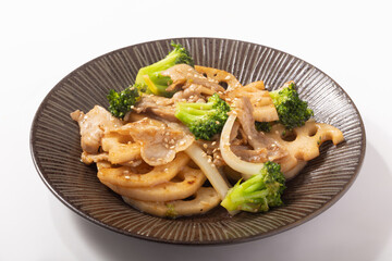 豚バラ肉とブロッコリーと蓮根の炒め物（オイスターソース）
