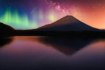 富士山に星空とオーロラ合成 - obrazy, fototapety, plakaty