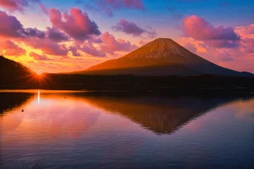 Fotobehang 富士山の美しい日の出風景 © san724