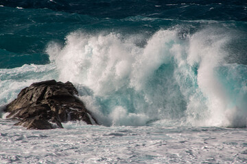 Fototapeta na wymiar 奄美の海, ダイナミックな海, 美しい波, 美しい波色, 