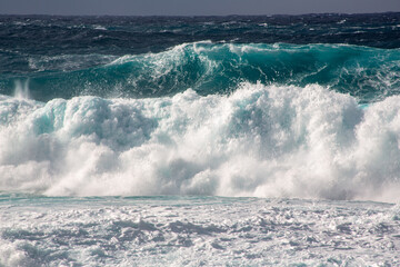 Fototapeta premium 奄美の海, ダイナミックな海, 美しい波, 美しい波色, 
