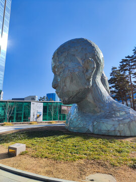 Seoul, South Korea-January 06, 2024: Digital Center. A sculpture representing 2 human heads looking in different directions