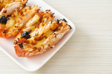 grilled river prawns or shrimps with cheese