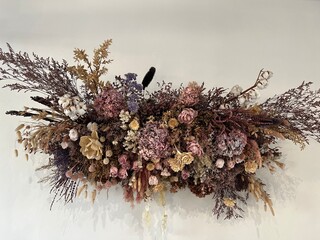 Naklejka premium Beautiful boho rustic flower bouquet attached on the wall for interior decoration