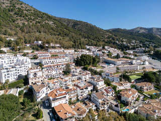 Fototapeta na wymiar vista aérea del bonito pueblo mediterráneo de Mijas en la costa del sol de Málaga, España