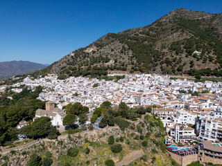 Fototapeta na wymiar vista aérea del bonito pueblo mediterráneo de Mijas en la costa del sol de Málaga, Andalucía 