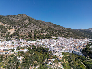 Fototapeta na wymiar vista aérea del bonito pueblo mediterráneo de Mijas en la costa del sol de Málaga, Andalucía 
