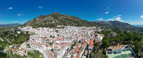 vista aérea del bonito pueblo mediterráneo de Mijas en la costa del sol de Málaga, España - obrazy, fototapety, plakaty