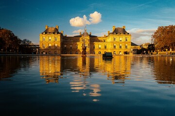 Scenic Luxembourg Palace and the Grand Bassin in Paris, France - obrazy, fototapety, plakaty