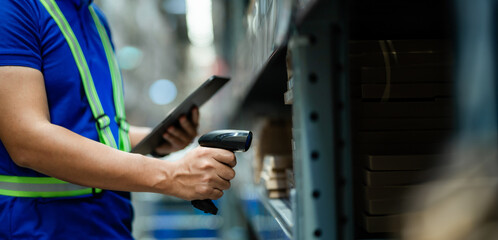A man in a blue shirt is using a barcode scanner to scan a product. Concept of efficiency and productivity, as the man is using technology to quickly and accurately identify the product - obrazy, fototapety, plakaty