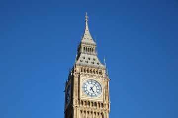 Fototapeta na wymiar Scenic view of the Big Ben on blue sky background in London, England