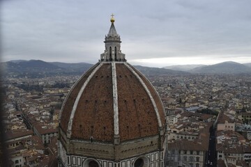 Fototapeta na wymiar Aerial shot of the dome of the Cathedral of Santa Maria del Fiore in Florence on a gloomy day
