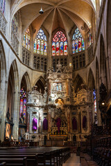 Fototapeta na wymiar Vue d’ensemble de la nef et du chœur de la de la Cathédrale Saint-Étienne à Toulouse