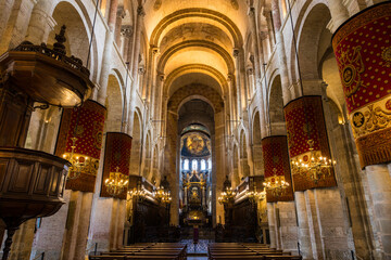 Vue d’ensemble de la nef de la Basilique Saint-Sernin de Toulouse