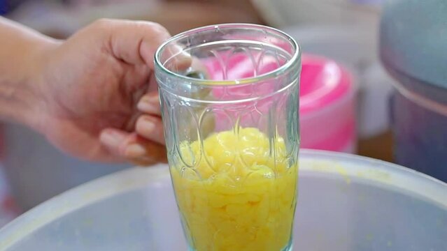 Putting dawet cendol into a glass, street food