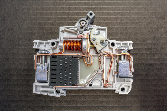 components of a circuit braker