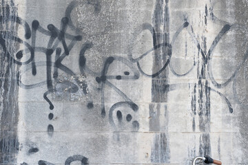 落書きされた壁、スプレー落書き、いたずら描きされたコンクリートの塀 - obrazy, fototapety, plakaty
