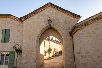 Fototapeta na wymiar Entrée du village de Montjoi, Quercy Blanc