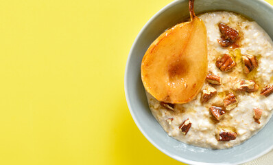 Oatmeal with caramelized pear and walnut
