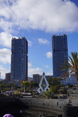 Grattacieli e scultura Tenerife