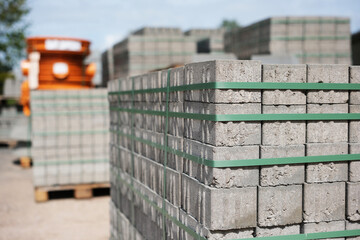 Pflastersteine aus Beton auf einer Baustelle