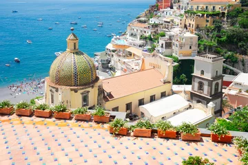 Photo sur Plexiglas Plage de Positano, côte amalfitaine, Italie view of Positano town - famous old italian resort with church dome at summer day, Italy