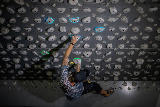 Kilter board climber