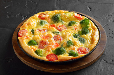 Frittata with broccoli and tomatoes