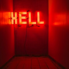 Pièce ROUGE AVEC UN NEON "HELL" AU MUR