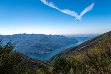 Landscape of Lake Como from Colmegnone mountain - 784733188