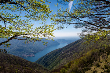 Landscape of Lake Como from Colmegnone mountain - 784733599