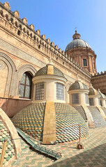 Exterior view of the rooftop of the cathedral church of the Roman Catholic Archdiocese of Palermo. - obrazy, fototapety, plakaty