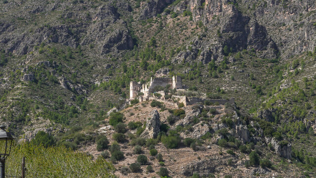 Vista aerea del Castillo de Perputxent , castillo templario , est&aacute; situado en el t&eacute;rmino municipal de Lorcha Espa&ntilde;a
