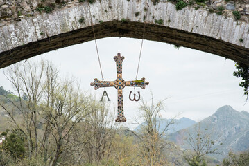 Roman bridge in the town of Cangas de Onis, Asturias, Spain - 784770367