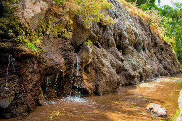 Paisaje horizontal de unas rocas con caida de agua tipo cascadas en hidalgo Mixquiahuala de Juárez...