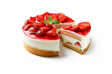 ホールケーキからカットした苺ケーキ　　白背景の切り抜き