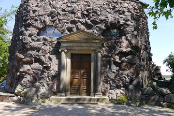 Portal an der Säule von Pompei im Wörlitzer Park im Dessau Wörlitzer Gartenreich