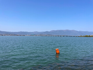 琵琶湖大橋と比良山系