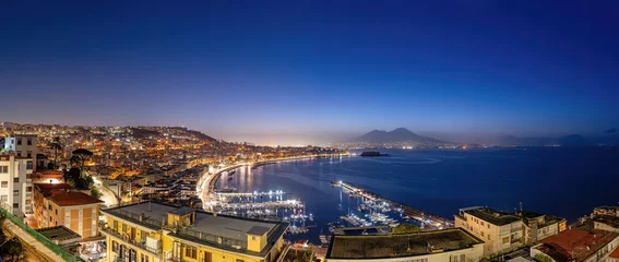 Foto auf Alu-Dibond Panorama of Naples with Mount Vesuvius in the back at night © elxeneize