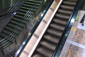 Obraz premium escalator in the subway los angeles