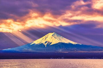 美しい斜光線に富士山合成