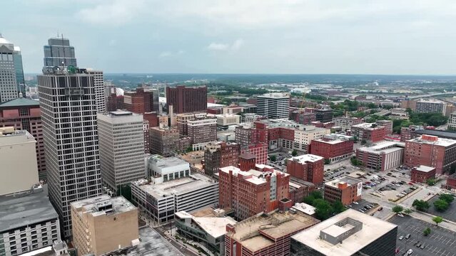 Kansas City, Missouri, USA downtown skyline.