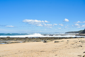 Fototapeta na wymiar Wild surf at Norah Heads, NSW