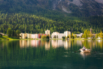 Beautiful mountain lake in summer in Swiss Alps - 785065917