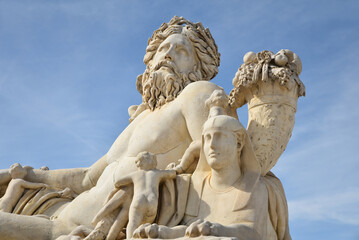  Statue en marbre au jardin des Tuileries à Paris. France