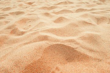Naklejka premium Beach sand background, close up, Low angle view of brown sandy surface in tropical resort. Vacation and summer holiday concept.