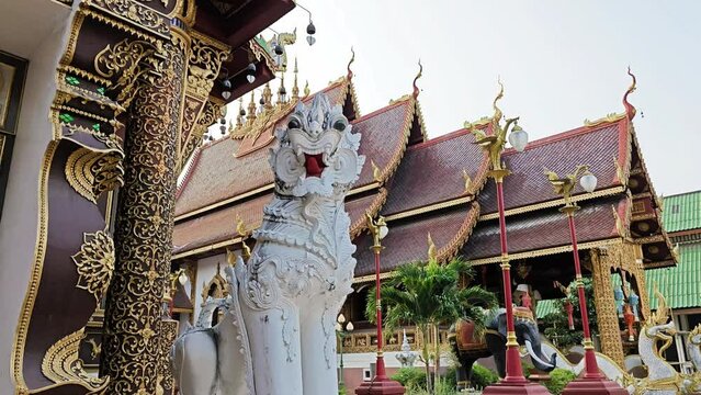 in the center of chiang mai is wat saen mueang