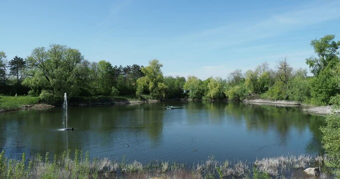 Neuenburg am Rhein im Schwarzwald - Rheing&auml;rten und Stadtpark am Wuhrloch  "Am Kronenrain" &Ouml;ffentlicher Raum. Standort im Dreil&auml;ndereck Frankreich, Schweiz und Deutschland
