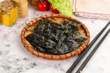 Korean cuisine - Nori chips in the bowl